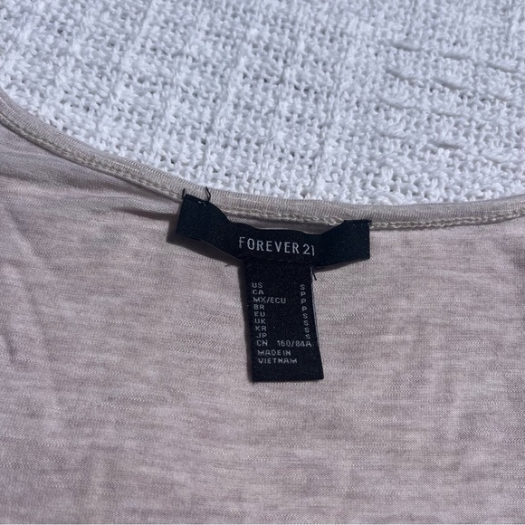 Forever 21 off-white loose graphic T size small - Picture 3 of 7